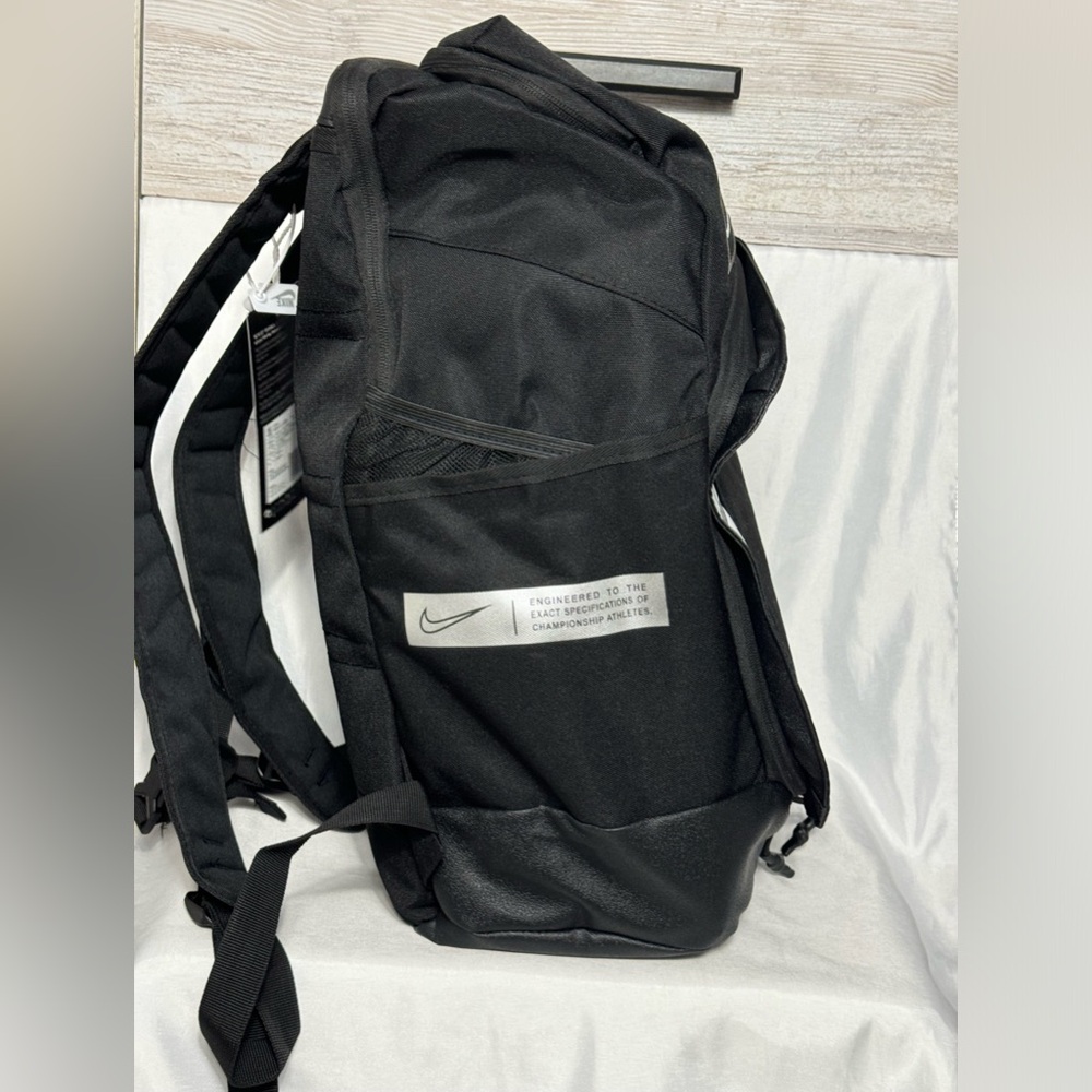 NIKE Elite Pro Backpack 32L Black and white Hoops Basketball - Picture 4 of 5